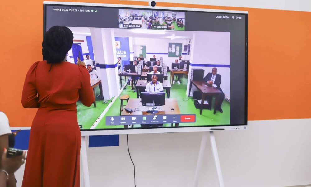 Libreville: le lycée Léon Mba doté d’une « salle interconnectée » pour une école plus inclusive et moderne