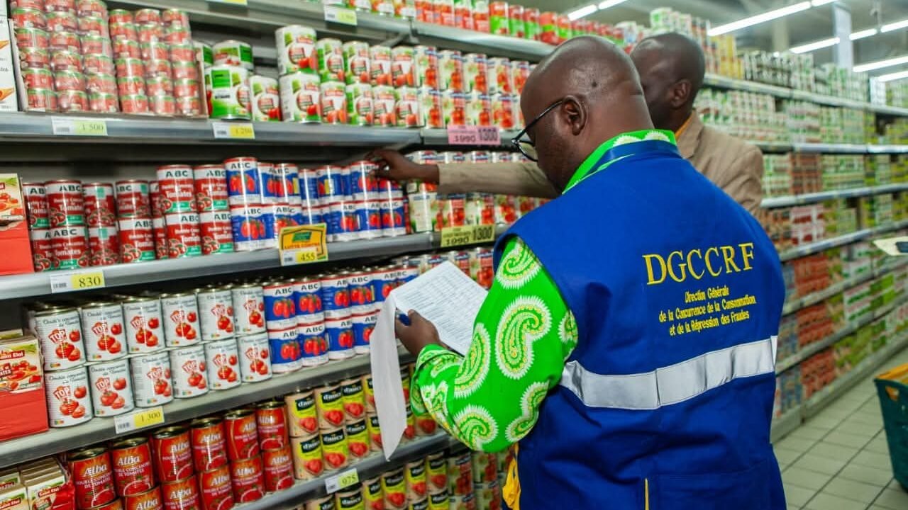 Gabon: la DGCCR interdit la vente des bouteilles d&rsquo;huiles de marque Viking, Rose, Cadeau et Mini-Coco